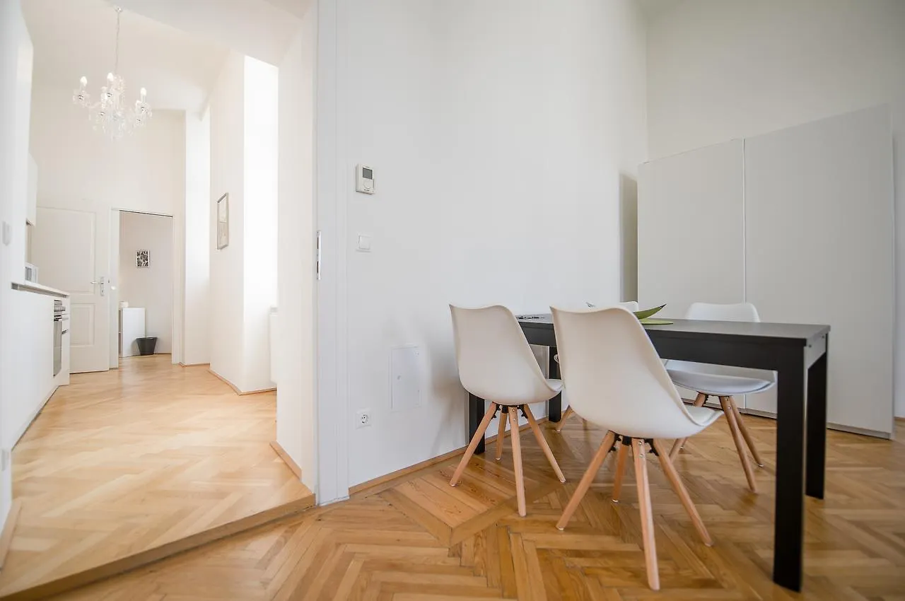 Duschel Apartments Imperial Living Vienna 0*,  Austria